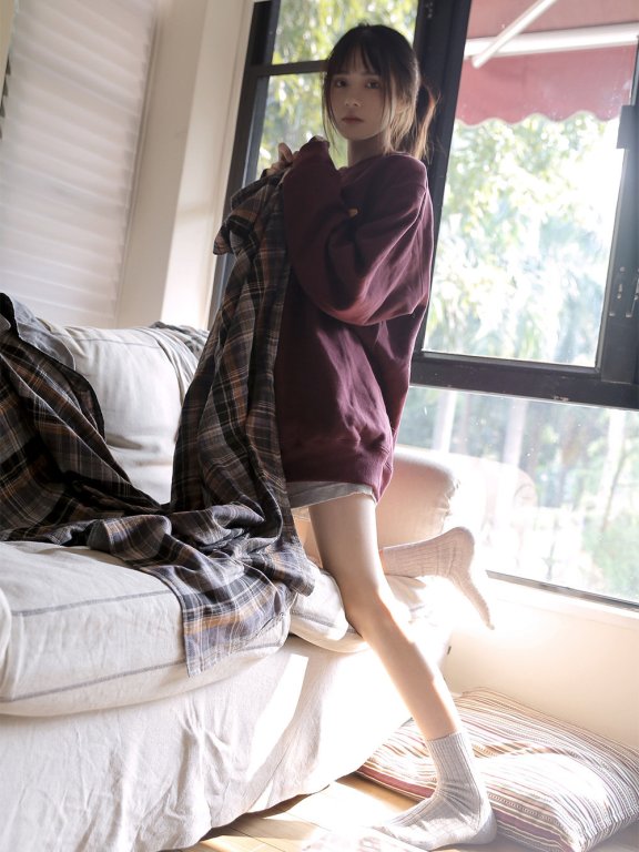 热裤修长细腿美女私房写真图片