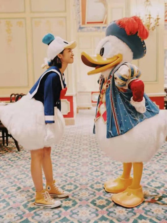 小美女沈月被爆做腿部吸脂,萝卜腿消失引质疑,女明星为了身材太拼了