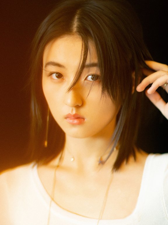 张子枫朦胧光影写真图片