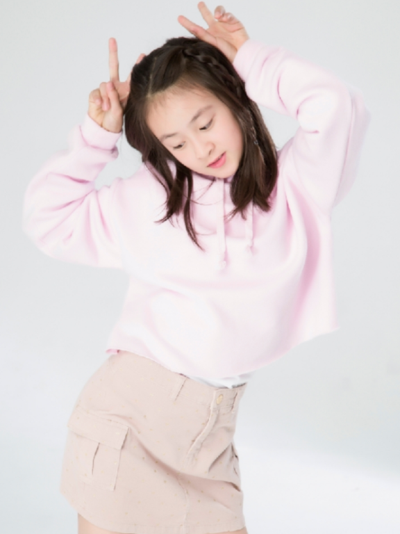 田亮11岁女儿叛逆式长大,偷穿妈妈“一步裙”,漫画腿酸坏我!