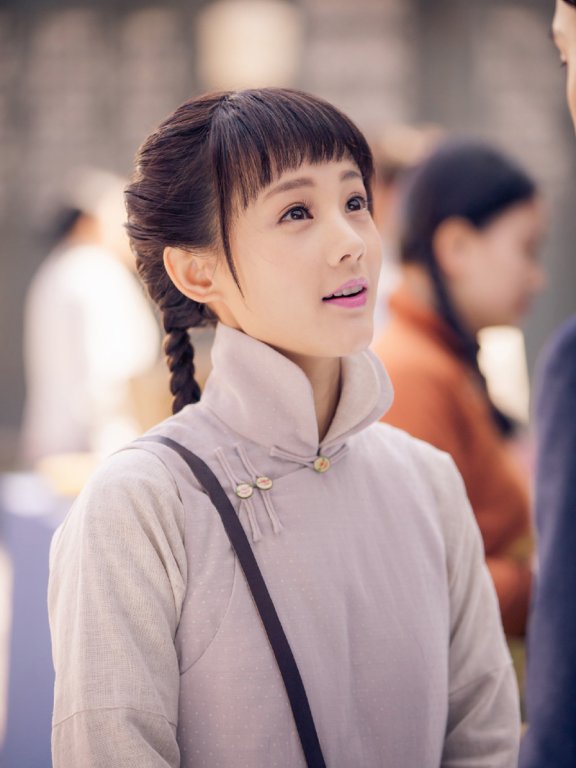 氧气美女李一桐《海棠经雨胭脂透》高清图片