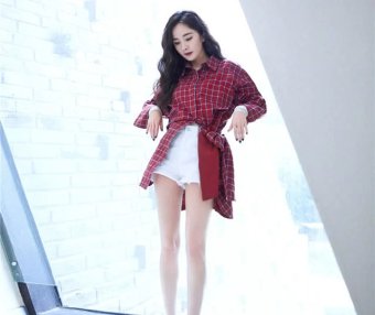 最近火了一种穿法,叫“上半身过冬,下半身过夏”,杨幂都上头了