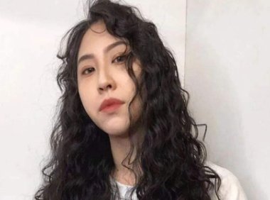 女生羊毛卷发型图片 复古羊毛卷的日常打理方法