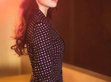 脸型很圆、很方的女生，很适合这几款卷发