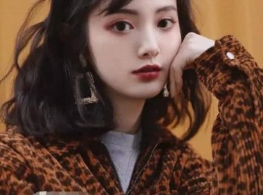 女人过了30尽量别留直发,掉档次!今年“蛋卷烫”让你变洋气