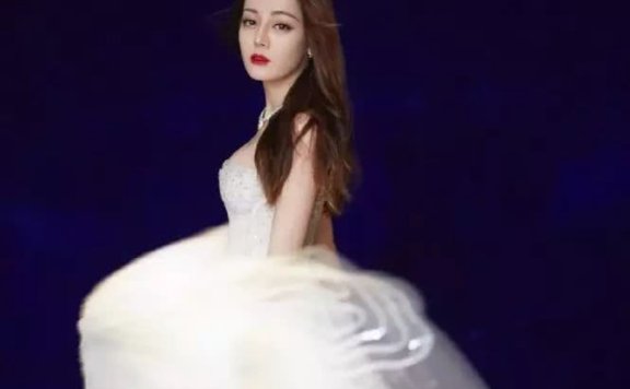 星光大赏女星造型解析,热巴纱裙大秀身材,赵丽颖V领彰显女人味