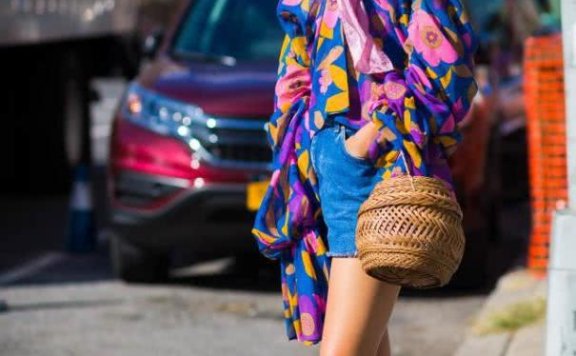 冬季穿搭选“丝巾”做配饰,优雅知性显高级,提高衣品必备利器