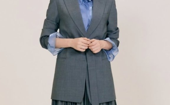 48岁不老女神李英爱美似少女,穿搭优雅大气