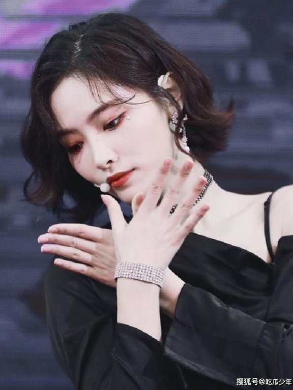 《青你2》她成为公认“C位”最佳人选,颜值实力被赞顶级,粉丝超过千万