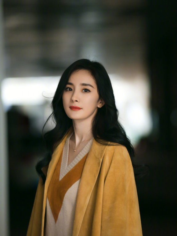 轻熟美女杨幂时尚养眼写真图片