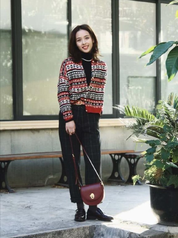 什么年龄的女生都可以,把2020年的“新年色”穿上身,显瘦又高级