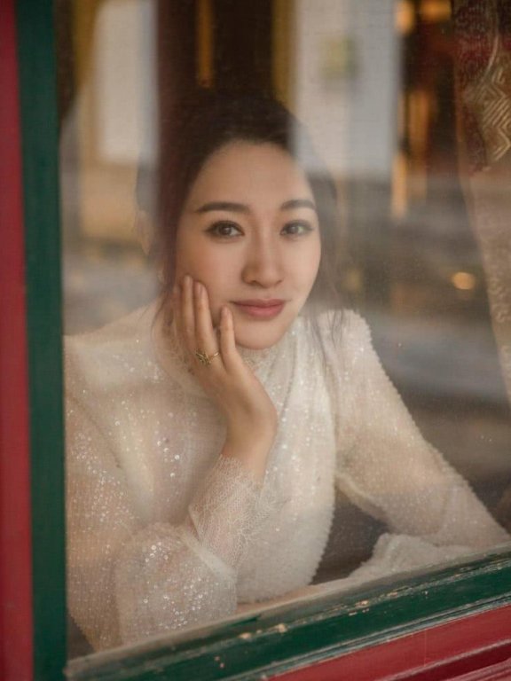 李小冉肤白貌美成焦点,身穿网纱衬衣再受热议,太美丽!
