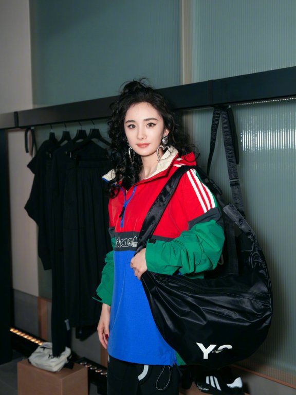 美女杨幂穿adidas服饰拍时尚潮流写真图片