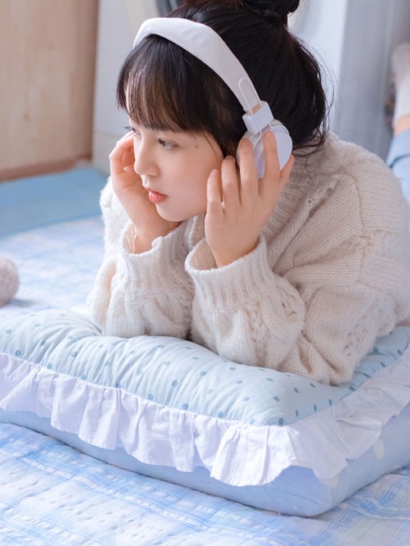 可爱元气小美女白嫩性感图片写真