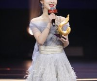 肖战杨紫斩获KING&QUEEN,西装绅士撞上纱裙公主,这对CP太抢眼