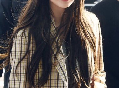 LISA换刘海啦，斜刘海也美哭众人，不愧是甜豆莎！