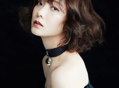 35岁王珞丹换刘海发型亲自上阵示范减龄，优雅又大气