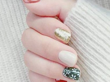 2019冬季美甲图片新款式，简单大方过年最适合的美甲图