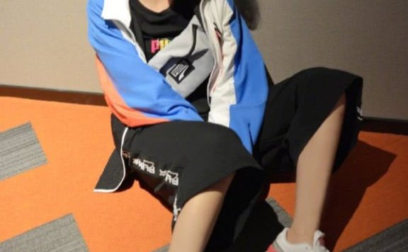 运动风的女孩到底多好看?YAMY穿个性七分裤,比男孩子还时尚帅气