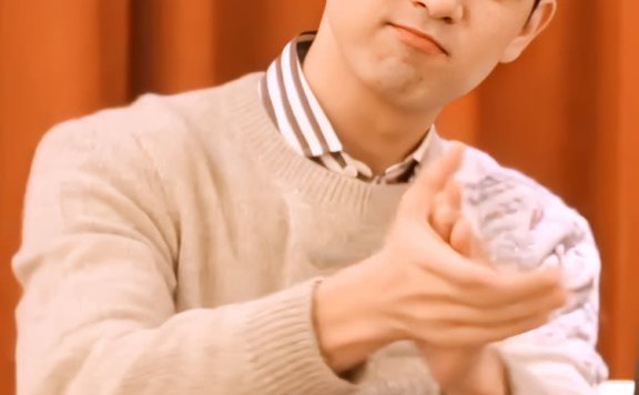 李现新造型毛衣居然如此帅气,霸道总裁也可以很温柔