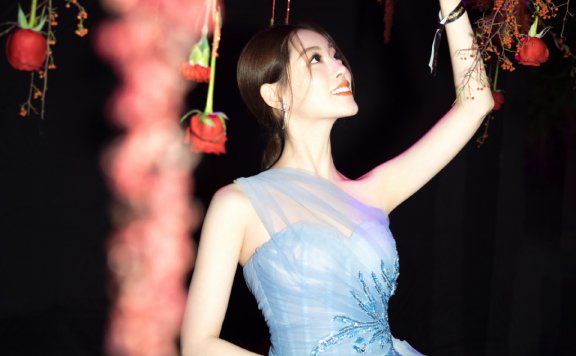 祝绪丹温婉大气性感图片