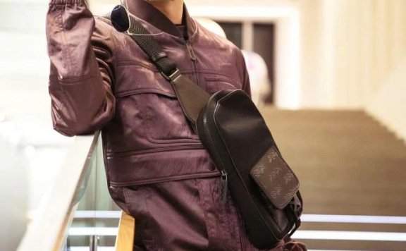 谢霆锋港风味道足,经典发型配墨镜大牌感超强,比年轻时魅力还大