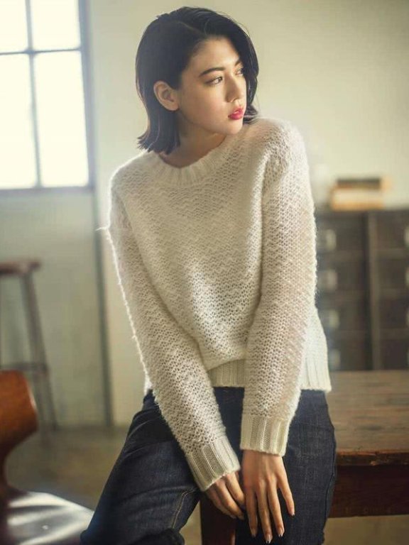 神颜周女郎三吉彩花,私服穿搭酷帅好看,给你带来全新的视觉效果