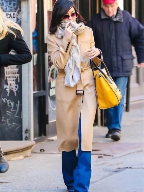 欧美街拍 大衣搭配喇叭裤精致女人都爱穿