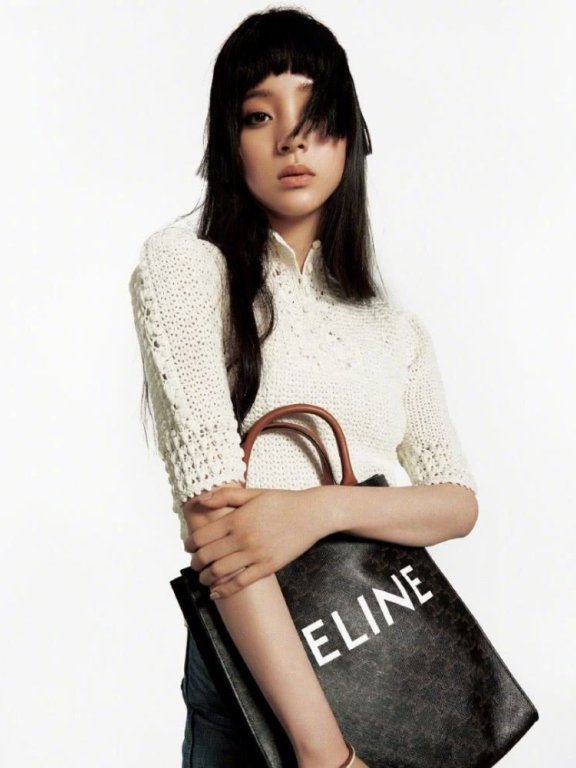 欧阳娜娜最新大片曝光,复古公主切发型大变样,网友:好像蕾哈娜