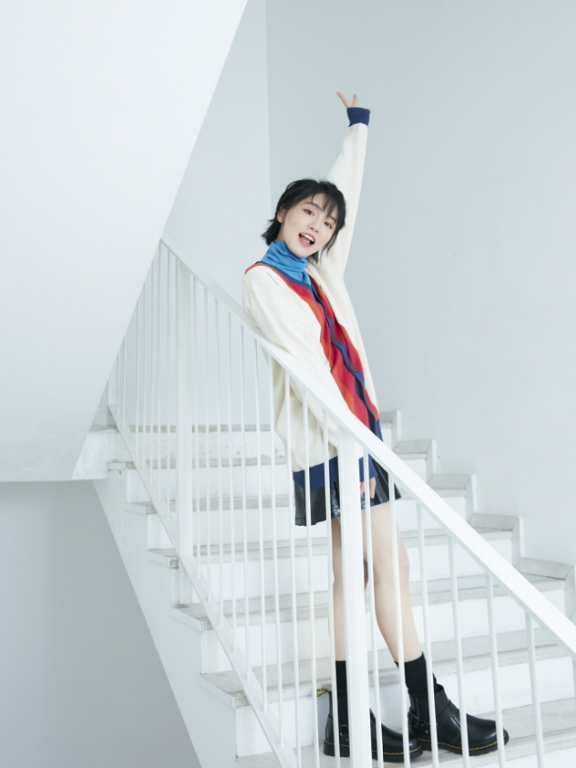 诸葛大力才是名不虚传的腿精,穿短靴配“毒液袜”,这身材谁不羡慕