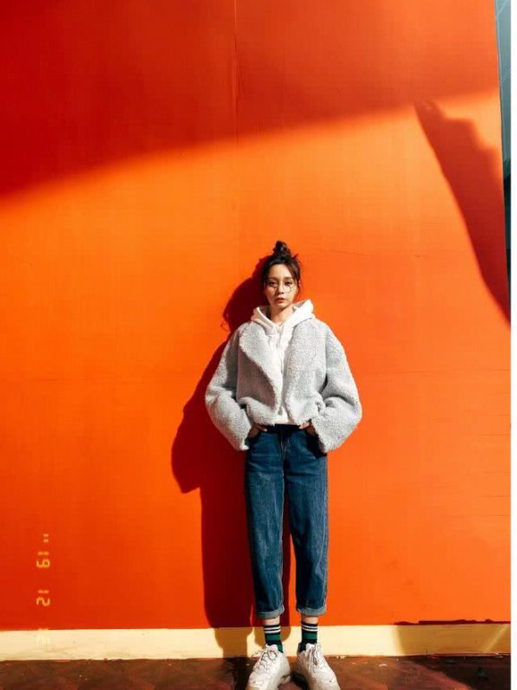 沈梦辰粉色少女装扮亮相,色彩柔和乖巧可爱,天生的衣服架子