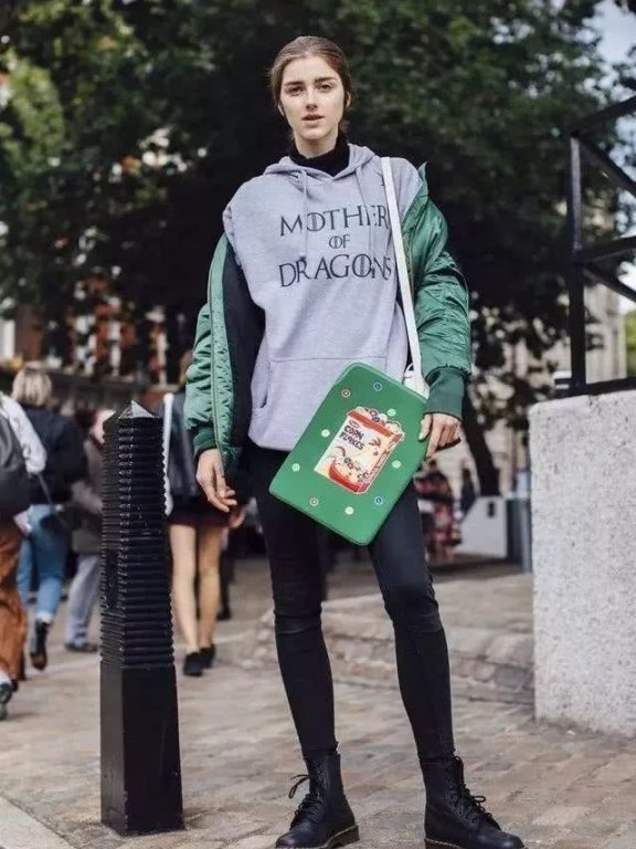 怎样穿马丁靴显腿长?教你穿出时尚潮酷感
