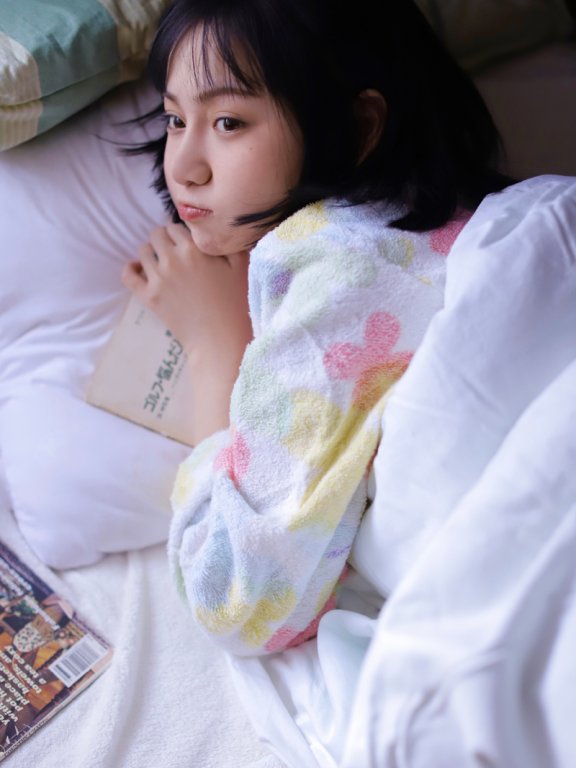 睡袍美女性感慵懒私房写真图片