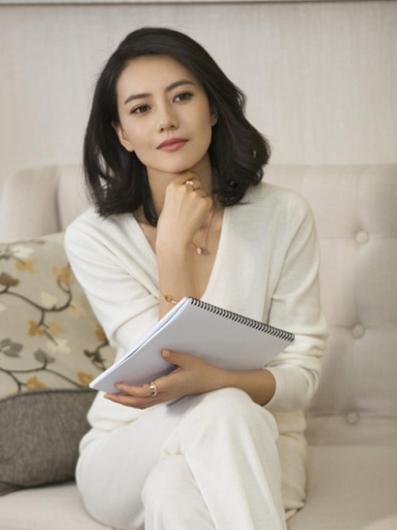 女人别再披头散发了,很显老!今年流行这5种发型,减龄效果好