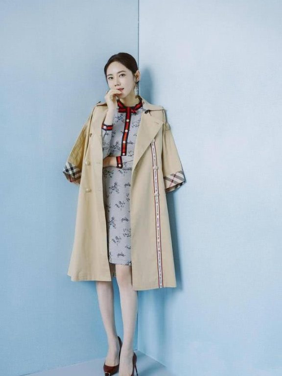 秋瓷炫瘦到认不出！晒自拍皮肤紧致保养好，随便穿个家居服都好看