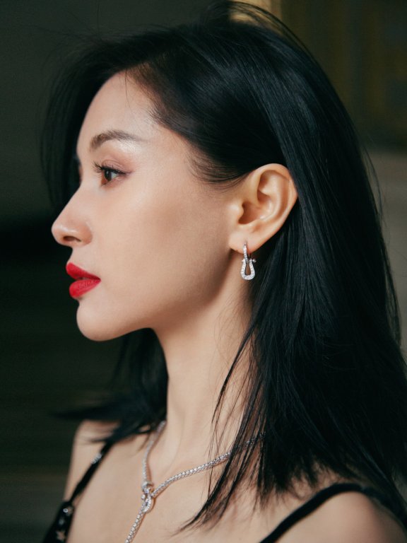 王子文高开叉星空裙性感图片,太有女人味了