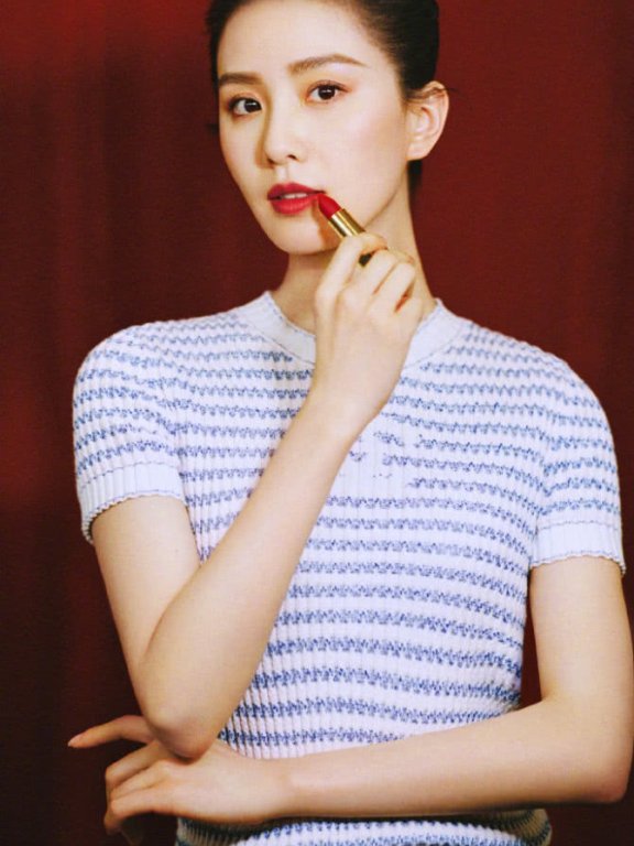 刘诗诗草莓果酱唇色，感性迷人