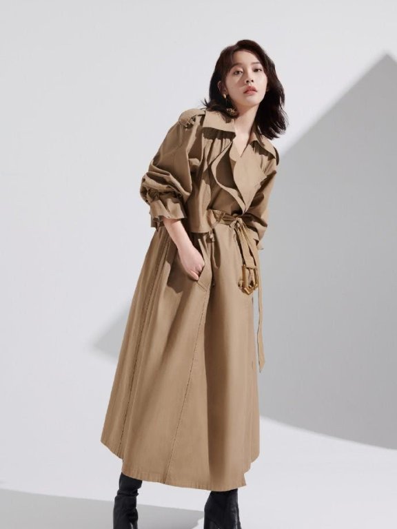 张佳宁穿搭展多面气质 简约大气邻家感十足