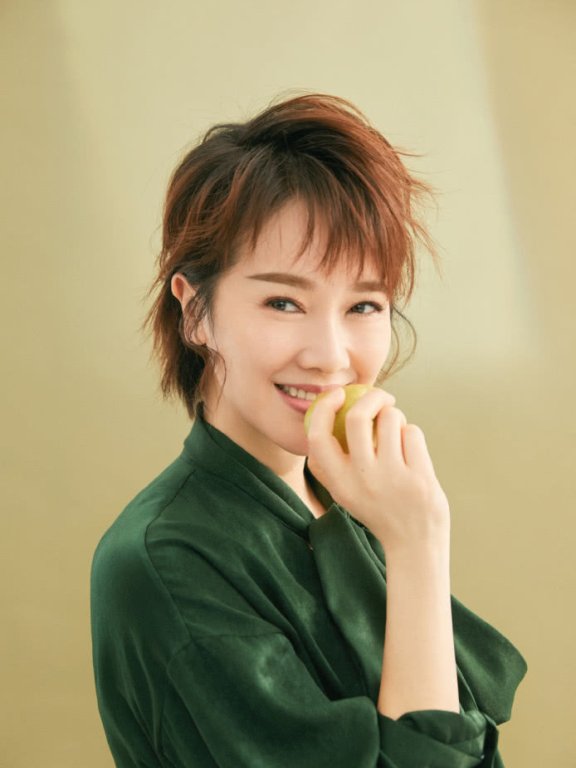 左小青2020最新清新时尚写真风格