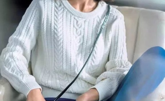 白色毛衣搭配裙子还是裤子好？看过后才发现是各有各的美