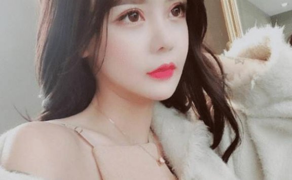 20岁韩安冉胸部严重“下垂”,掉到腰部毫不在意,胸部似两个“大布袋”