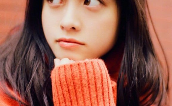 日本女星桥本环奈穿橘色针织衫私服素颜出镜,也太清纯了吧