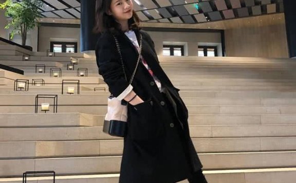 李庚希穿白T青春无敌,节目现场表白易烊千玺,向徐峥撒娇要门票