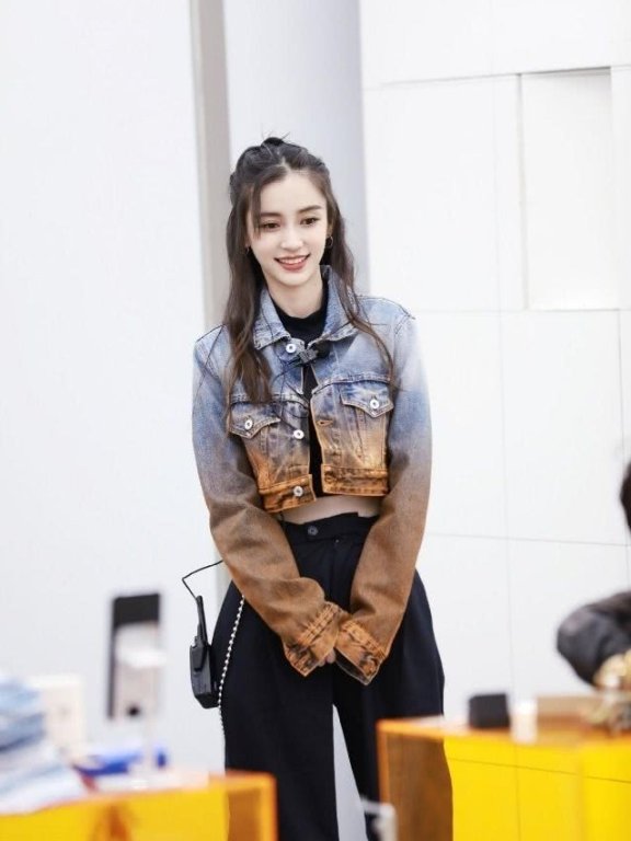 《潮流合伙人》里ANGELABABY和钟楚曦，两人的穿搭堪比时尚达人