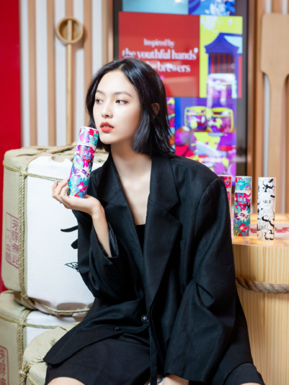 宋威龙都倾慕她,这位00后超模赵佳丽究竟有多大魅力?