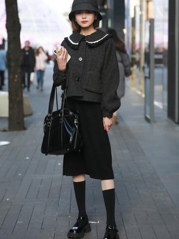 2020国内街拍：遮肉又显瘦的连衣裙潮女们最爱，又美又嫩超NICE