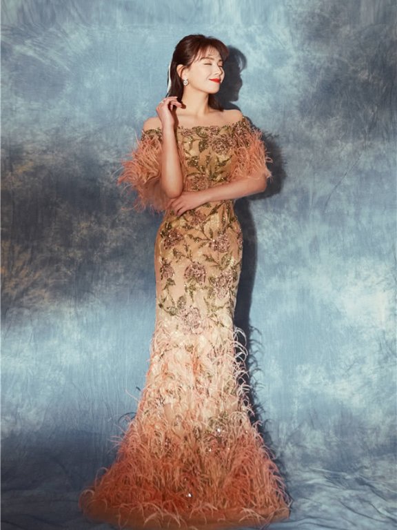 刘涛的齐肩括号裙太性感，网友：胸以下全是腿