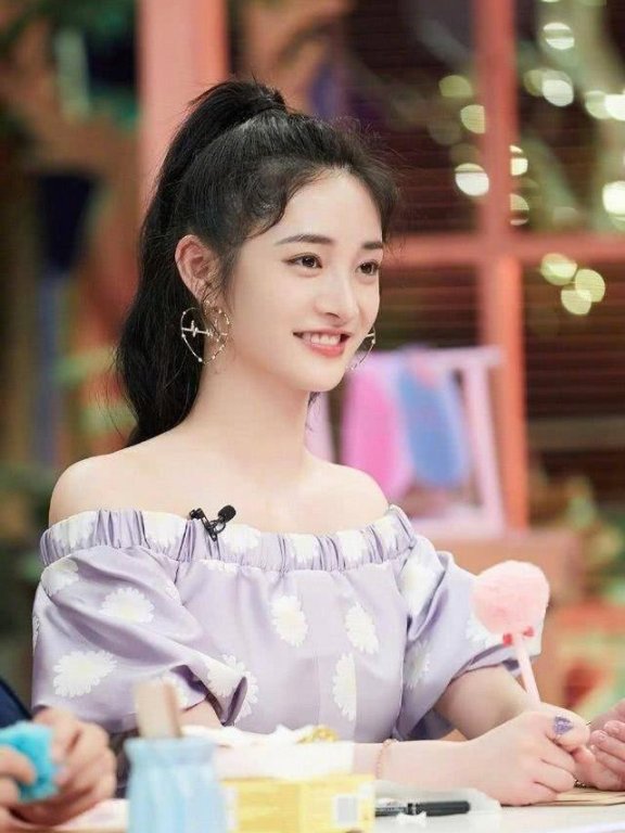 火遍时尚圈的小雏菊是吴亦凡钟楚曦娜娜GD泫雅LISA衣橱的必备单品