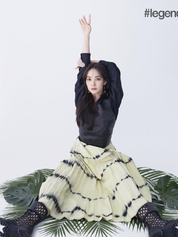 朴敏英颜值开挂，连换8套造型拍大片，这少女感太让人羡慕了！