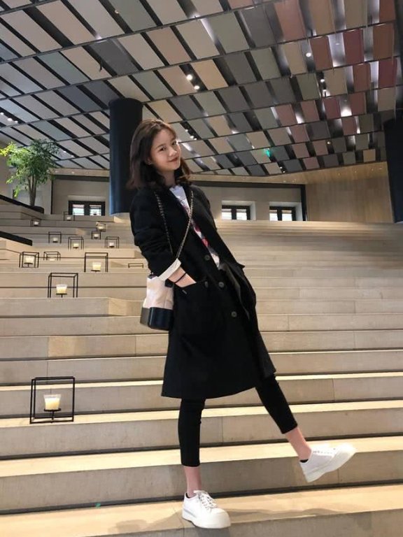 李庚希穿白T青春无敌，节目现场表白易烊千玺，向徐峥撒娇要门票